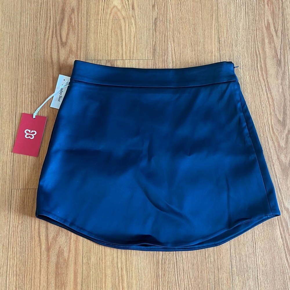 Aritzia Sunday Best Perabo Skirt in “Total Eclipse” (Navy) Size 6.